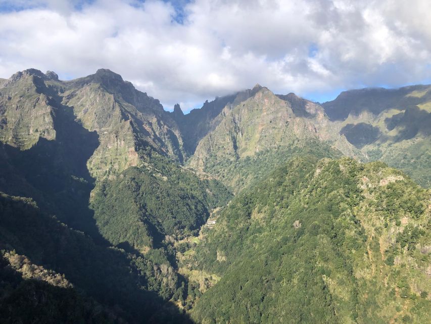 4 hours Unique Jeep Safari Tour to Pico do Arieiro, Madeira - A Classic Jeep Safari to Pico do Arieiro, in Plain Sight and Real Roads
