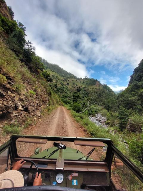 4 hours Unique Jeep Safari Tour to Pico do Arieiro, Madeira - Lombo da Quinta and the Funchal Harbour View You Can Actually Photograph