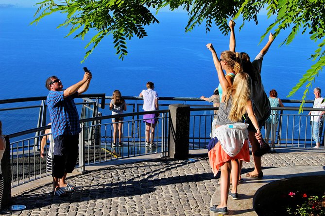 4x4 Journey Through Cabo Girao - Cabo Girão Skywalk: the 580-meter glass platform moment