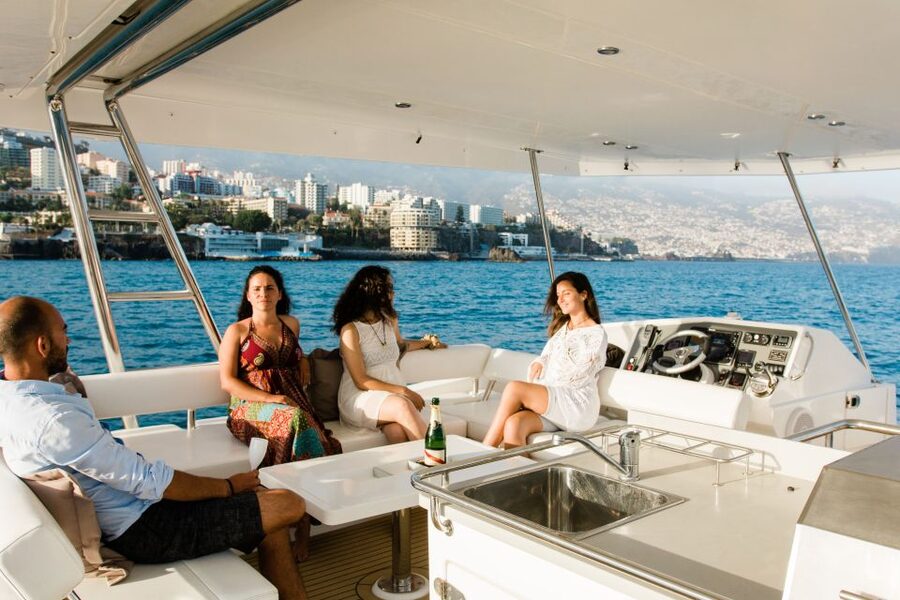 All Inclusive Whale and Dolphin Watching Luxury Tour - Timing, Sea Conditions, and How to Prepare for a Bouncy Moment