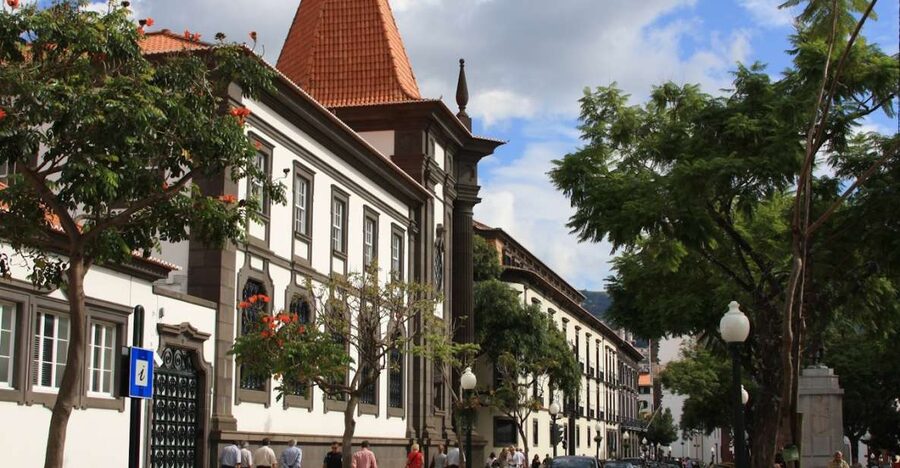 Audio Guide Citywalk Funchal for Cruise Guests - Sao Laurence Palace to the City Park, a Pause in the Shade
