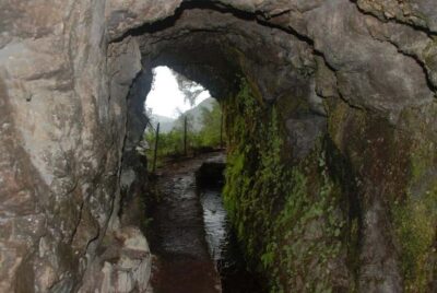 Caldeirão Verde: Queimadas PR9 Transfer and Self-Guided Hike