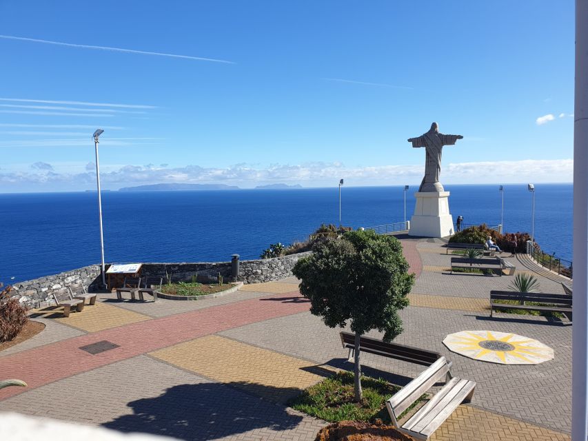 Cristo Rei & Garajau Tuk-Tuk Tour - Language options and how guides bring the route to life