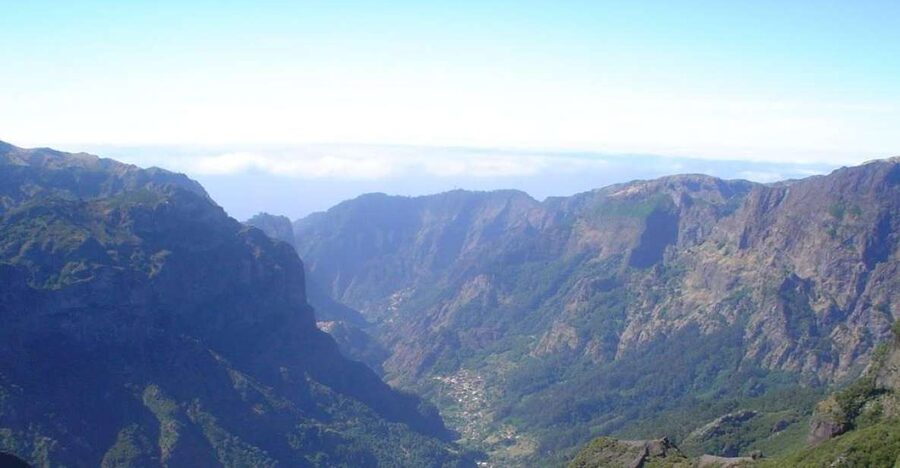 Discover Madeira: Full-Day Tour to Porto Moniz - Câmara de Lobos and Ribeira Brava, the working-village stops