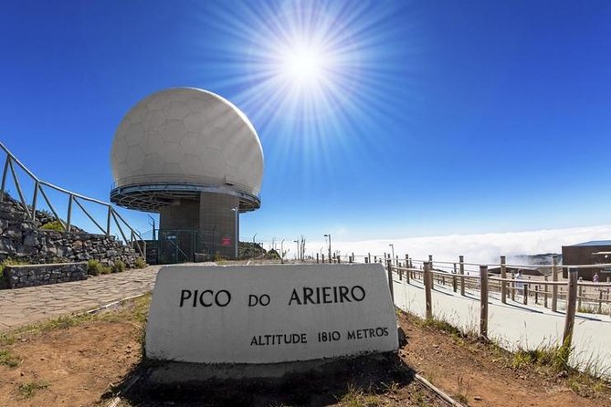 Discover the east - Miradouro da Portela: the sea-mountain overlap