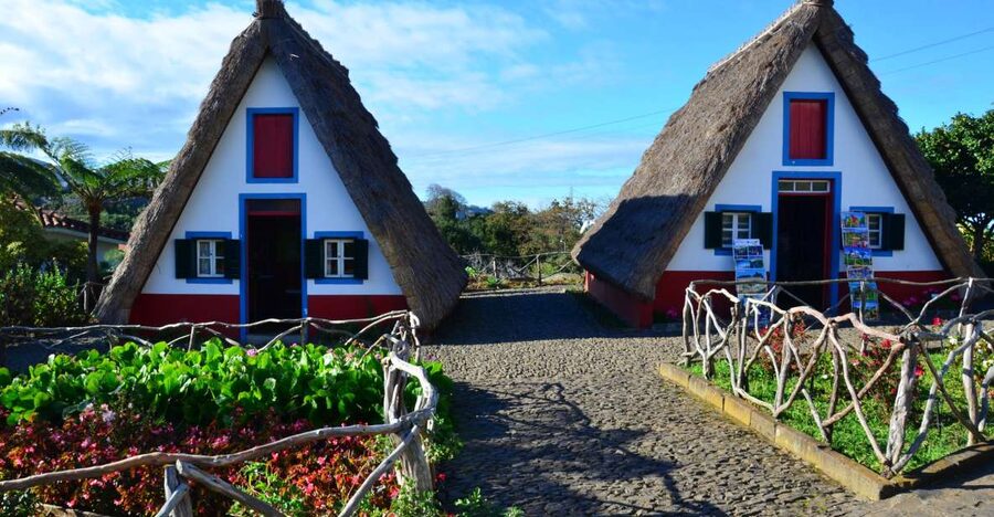 From Funchal: East Tour Madeira 4x4 Jipe Tour Santana Houses - Ponta de São Lourenço: dramatic cliffs and sea views to the Desertas and Porto Santo