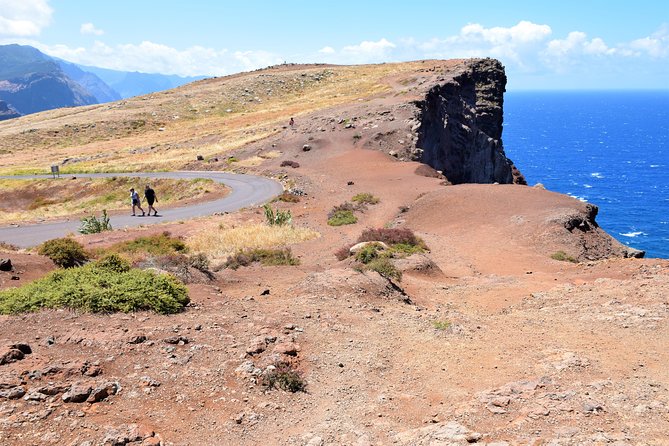 Full Day - Madeira East - Santana and the Palheiros cottages: the village stop that deserves the time