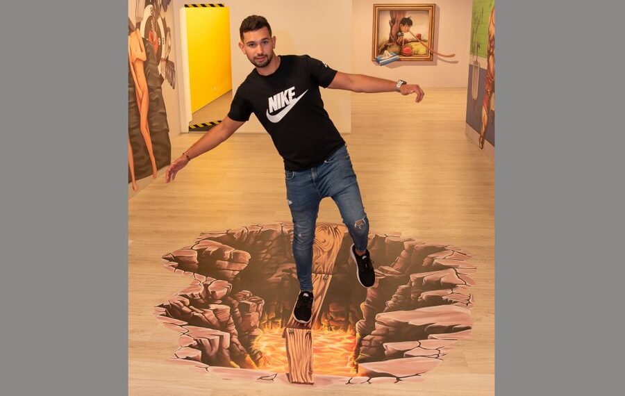 Funchal: 3D Fun Art Museum - “Serious Art Gag” Meets Michelangelo: The Wine Served by God Scene