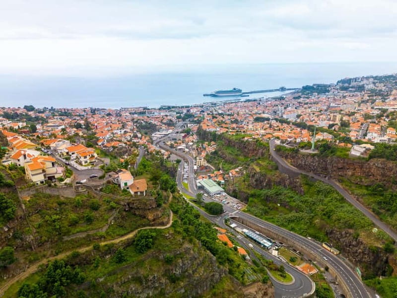 Funchal: Botanical Garden & Old Town Tour by TukTuk (1h45) - Old Town of Funchal: quick orientation you can use later