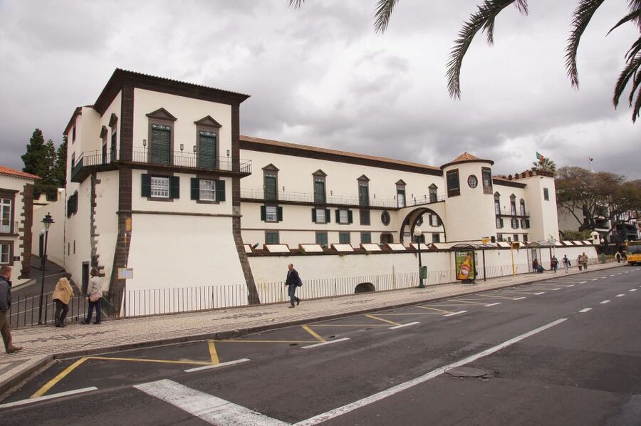 Funchal: Private Guided Walking Tour - Entering Funchal through the Mercado dos Lavradores