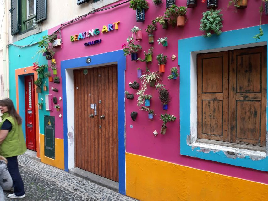 Funchal: Private Guided Walking Tour - Ending at Catarina City Park, a calm finish after a city thread