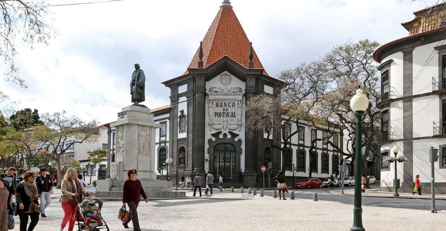 Funchal: Private Guided Walking Tour - Sugar Age streets and 17th-century religious monuments in the medieval core