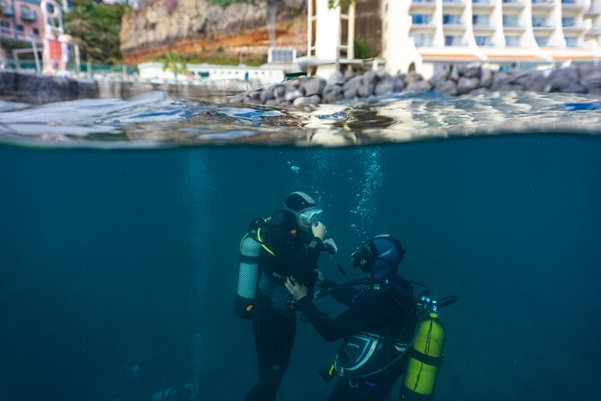 Funchal: Scuba Diving Experience for Beginners - Pool practice in Funchal, where you learn to breathe and float