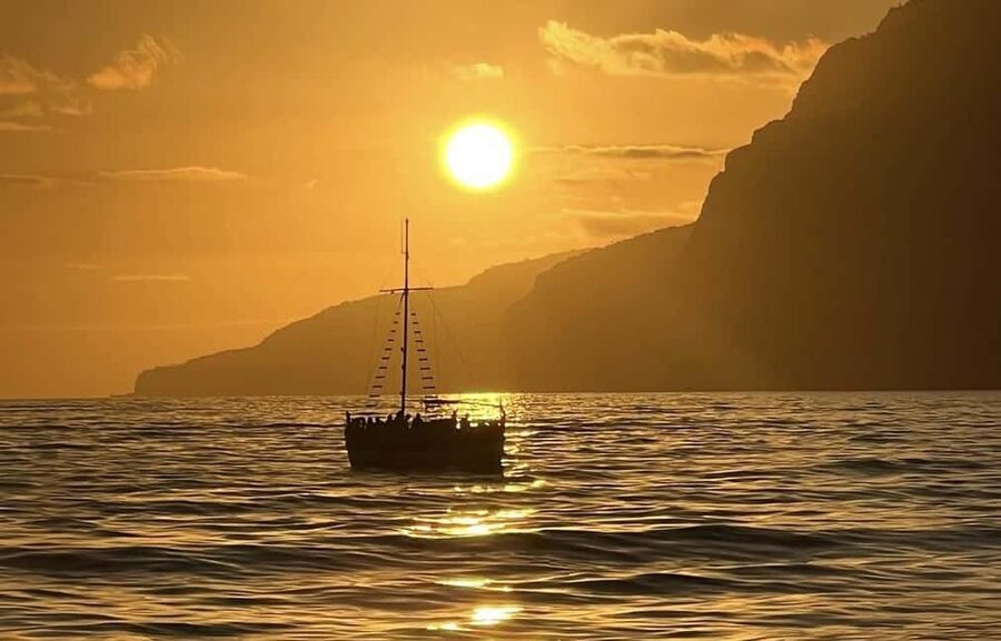 Funchal: Sunset Tour on Traditional Madeiran Boat w/ Drinks - Cabo Girão, snorkeling equipment, and the moment you actually get in