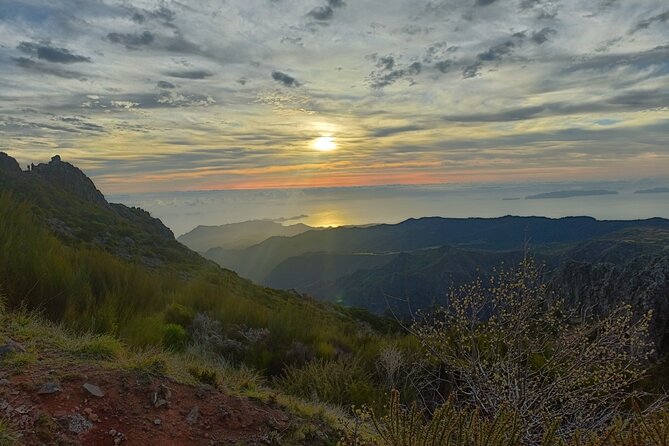Half day Tour From 0 To 1818 Meters To Pico Do Arieiro Sunrise - Stop 1: Pico do Arieiro Viewpoint for Sunrise at 1,800 Meters