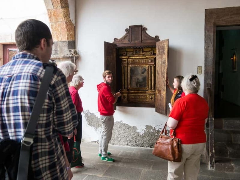 Hidden Funchal: Stories & Secrets Tour - The guides are the main character