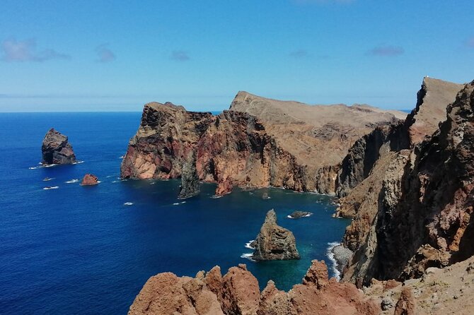 Jeep Safari in Pico Areeiro Santana Faial Full Day Tour - Santana’s thatched-roof palheiros and the Faial Guindaste finale
