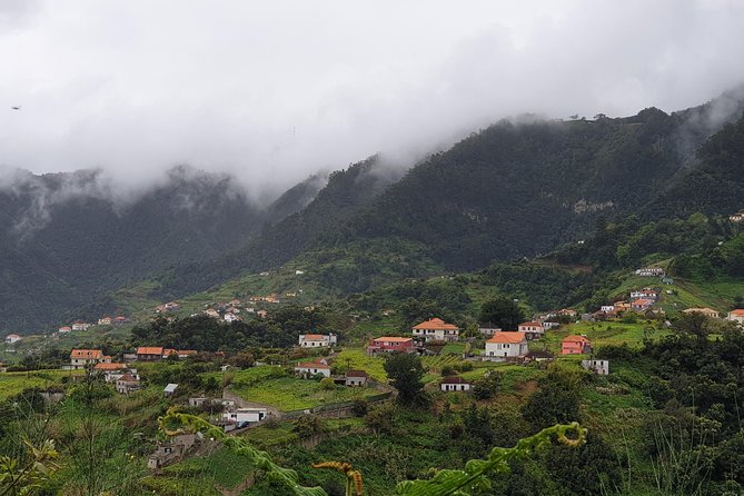 Levada da Referta - Castelejo - Your Guide on the Trail: Álvaro and Clear, Funny Direction