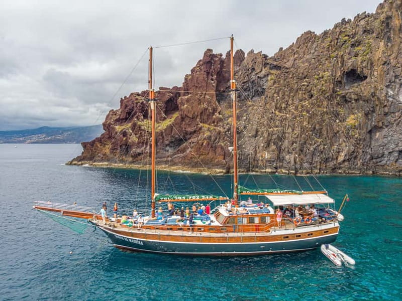 Madeira : 5 hour East Coast boat excursion - Reis Magos and Santa Cruz: Natural Rock Forms Meet a Real Town Feel
