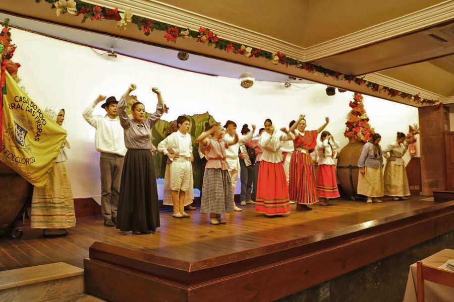 Madeira by Night with Traditional Dinner - Languages: What to Expect With the Live Guide