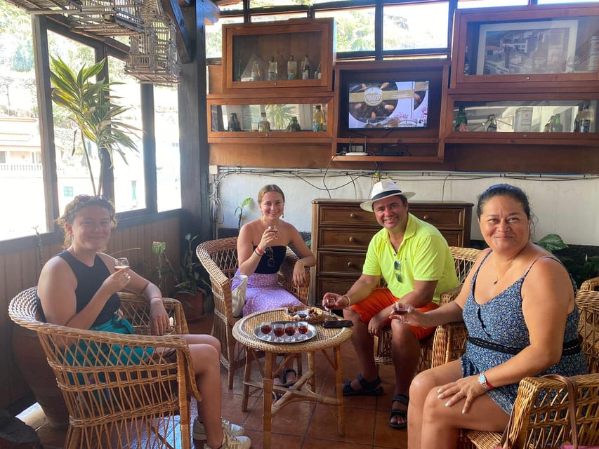 Madeira: Distilleries - The Madeira and Hawaii connection, shown through a tropical drink