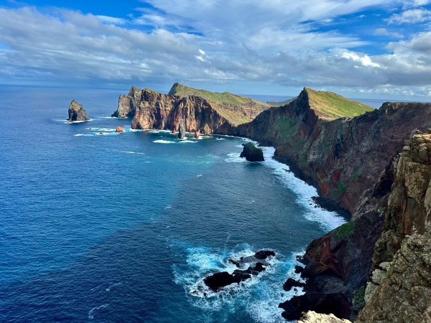 Madeira : East Tour - Santana North Side - Ponta do Rosto in Ponta de São Lourenço, Cliff Views That Are Windy for a Reason