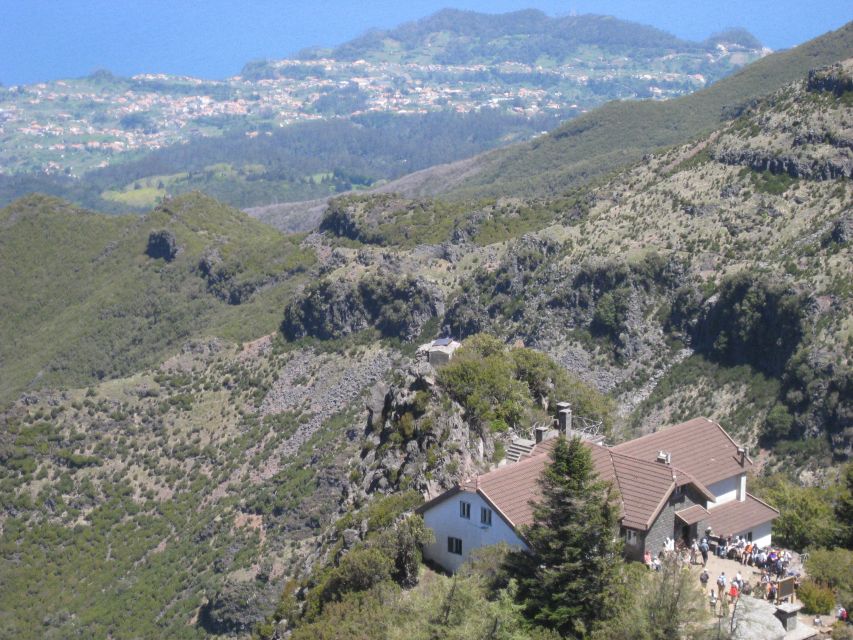 Madeira: Full-Day Pico Ruivo / Achada do Teixeira Walk - How the day starts in Madeira, with pickup and a Picarouto base
