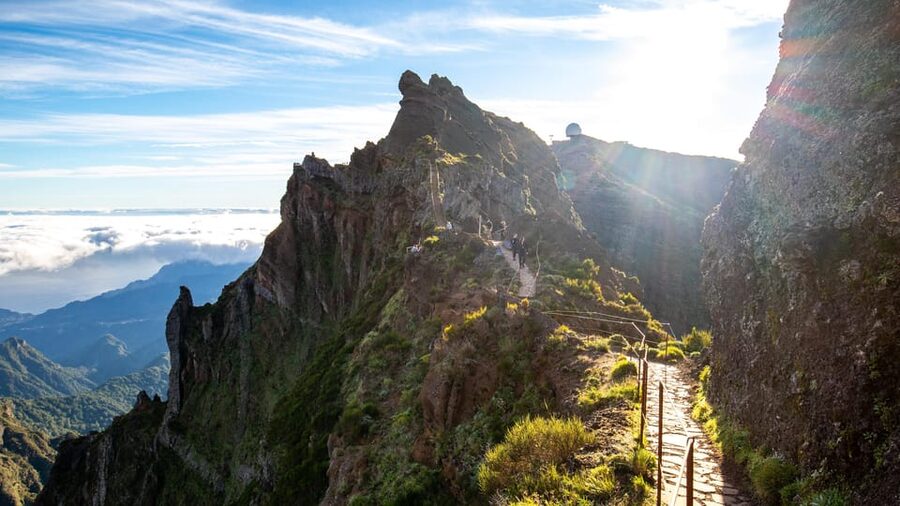 Madeira: Heavenly Sunset Pico do Arieiro with Snacks & Wine - The picnic box: local snacks plus a drink that fits the moment