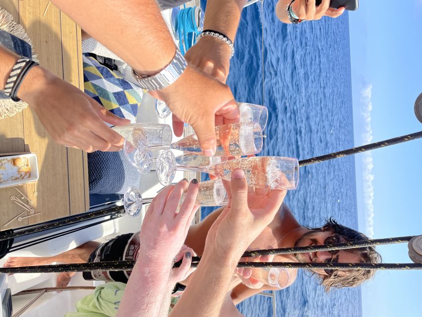 Madeira: Luxury Yacht & Sailing Sunset Tour - Felsenegg Photo Stop and Welcome Refreshments: The Timing Trick