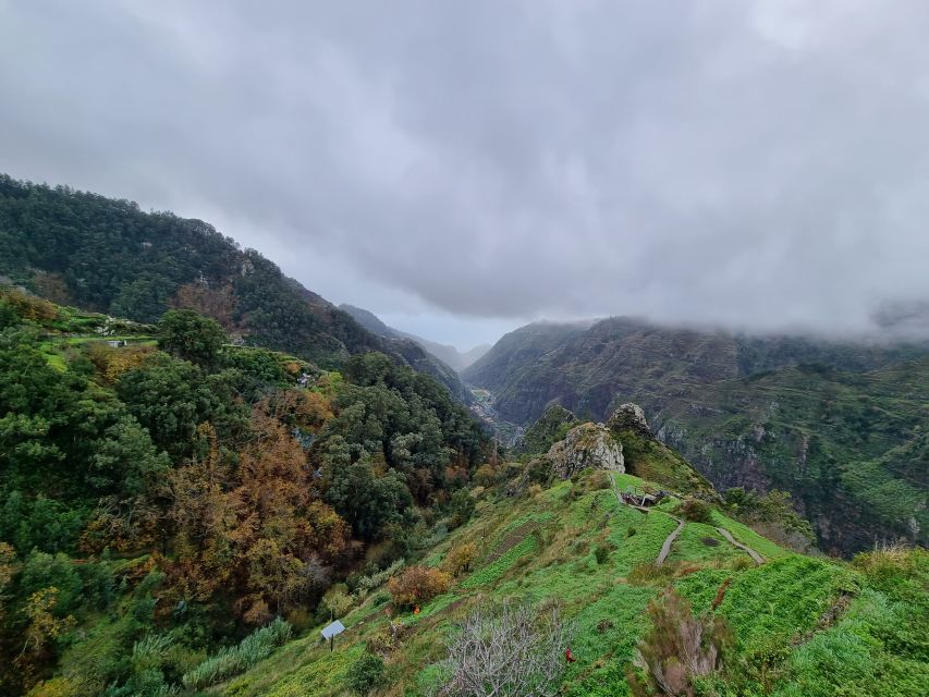 Madeira: Picturesque Peaks and Skywalk private 4x4 Jeep tour - Boca dos Namorados and the Nuns Valley at 1050m