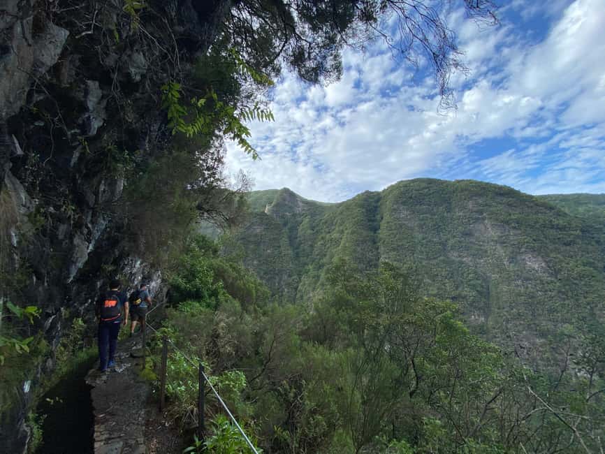 Madeira: PR 9 - Levada do Caldeirão Verde Hike Transfer - Caldeirão Verde Lake: The Vertical Waterfall Payoff
