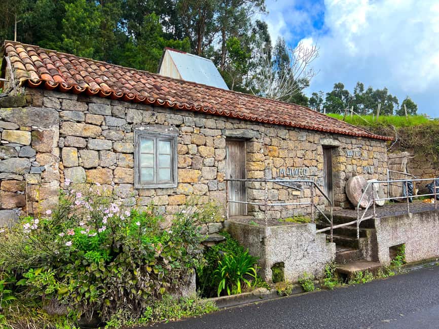 Madeira private 4x4 tour: North-East Coast - Santana: Thatched Houses and UNESCO-Protected Nature