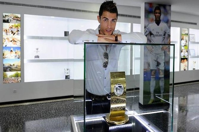 Madeira: Private Cristiano Ronaldo Tour with CR7 Museum - The guide factor: pacing, humor, and real engagement
