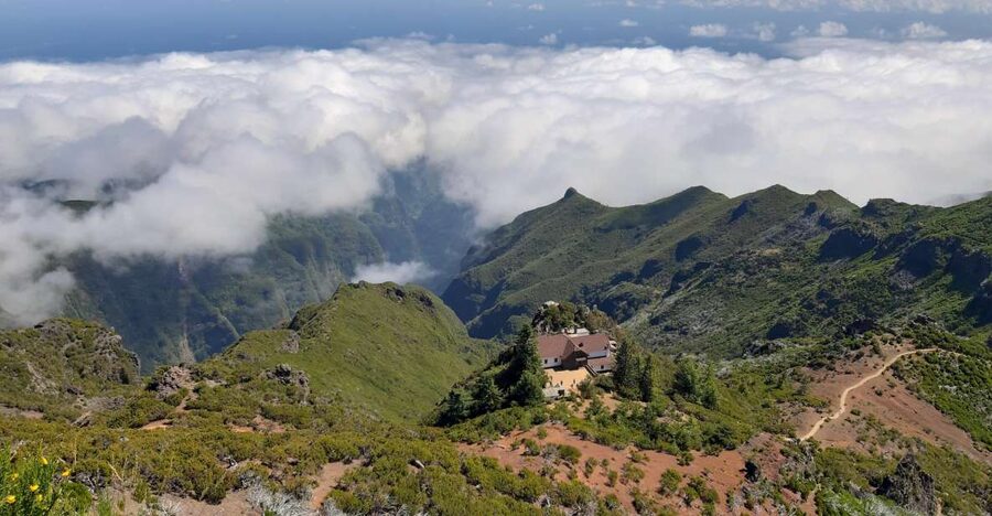 Madeira: Private Guided Achadas Teixeira - Pico Ruivo PR1.1 - The walk to Pico Ruivo PR1.1: what the 5.4 km hike actually delivers