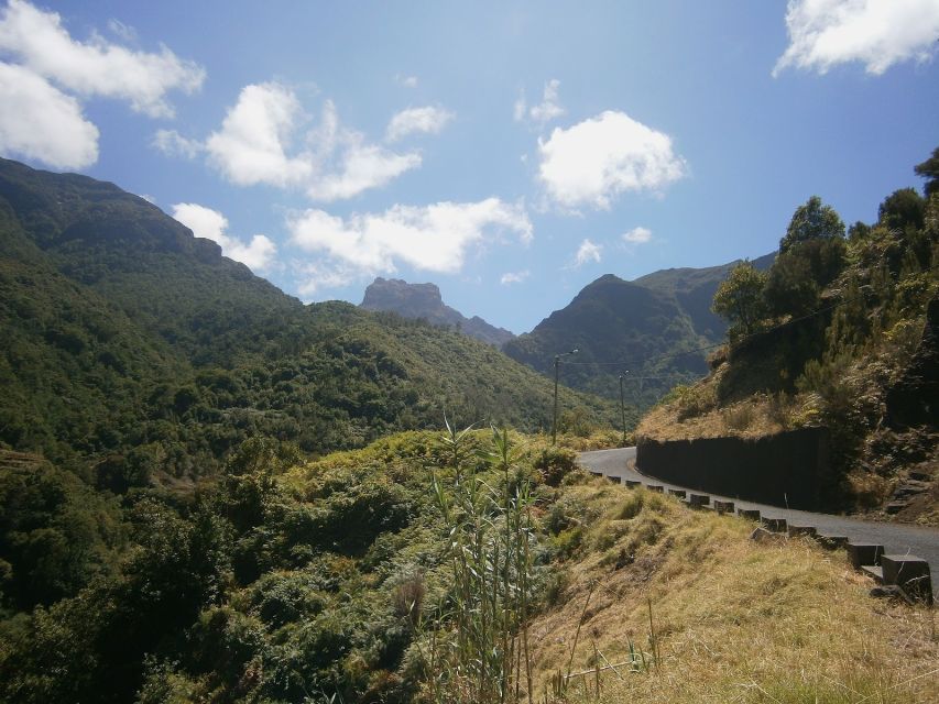 Madeira: Santana 6-Hour Full-Day Tour - Faial to Santana: pointed thatched roofs and village time