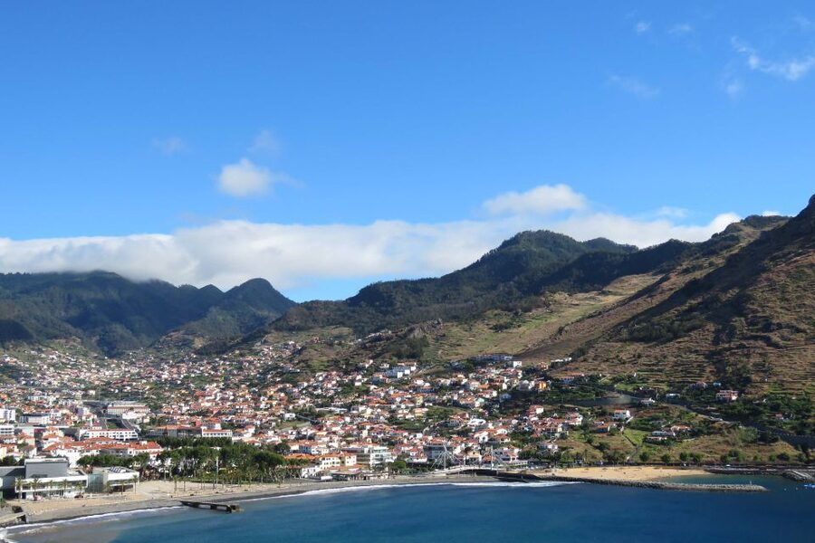 Madeira : Santana & Peaks full day tour by Open 4x4 - From Funchal Pickup to the North-South Divide: How the Day Sets Up