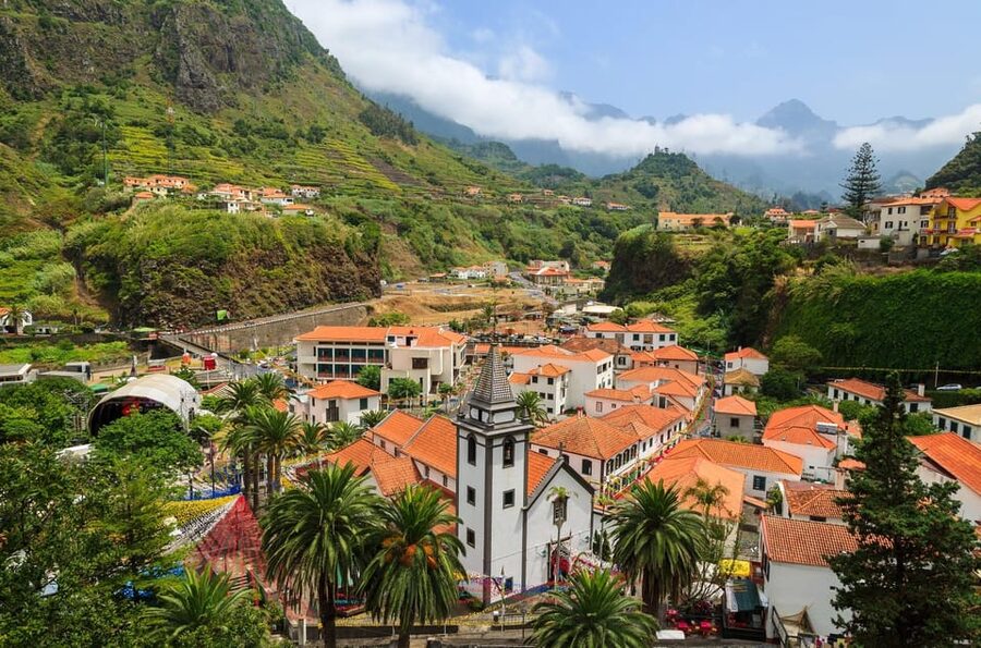 MADEIRA TOUR - PORTO MONIZ WEST TOUR AMAZING SWIMMING POOLS - Fanal Forest (UNESCO): where the old laurel mood hits
