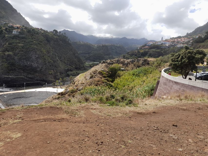 Madeira: West and East Madeira Top Highlights Tour - Cabo Girão Skywalk: 580 meters of perspective