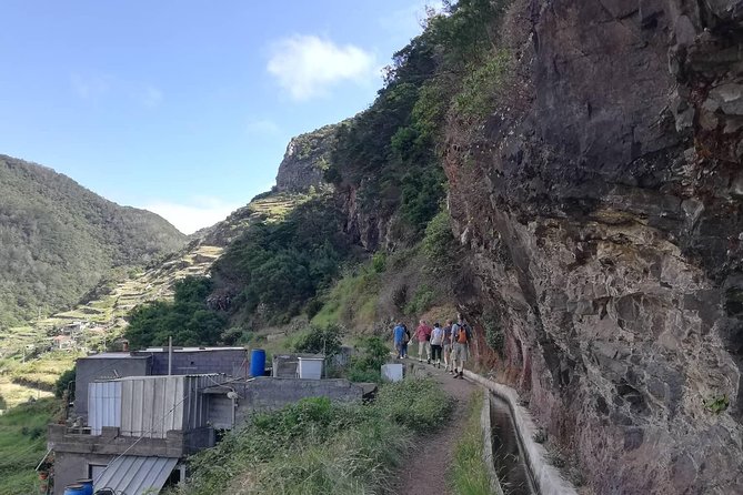 Maroços - Mimosa Valley - What You Learn on the Hike: Flora and Fauna Talk Without the Lecture Vibe