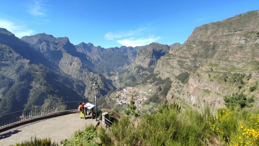 Nun's Valley & Pico dos Barcelos Madeira Island Tour - Eira do Serrado Viewpoint: Seeing Nun’s Valley From the High Angle
