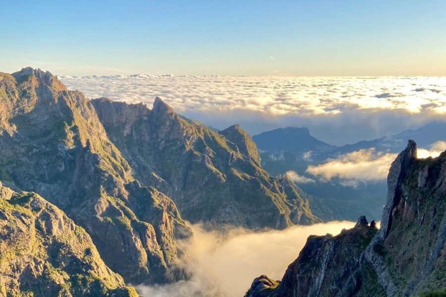 Pico Do Arieiro Pico Ruivo Sunrise or Morning Hike Transfers - Walking the Pico do Arieiro to Pico Ruivo spine, without the headache