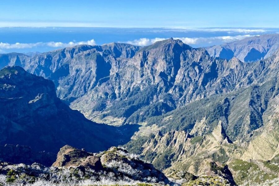 Pico Do Arieiro Pico Ruivo Sunrise or Morning Hike Transfers - The climb to Pico Ruivo, and why reaching 1862 meters feels special