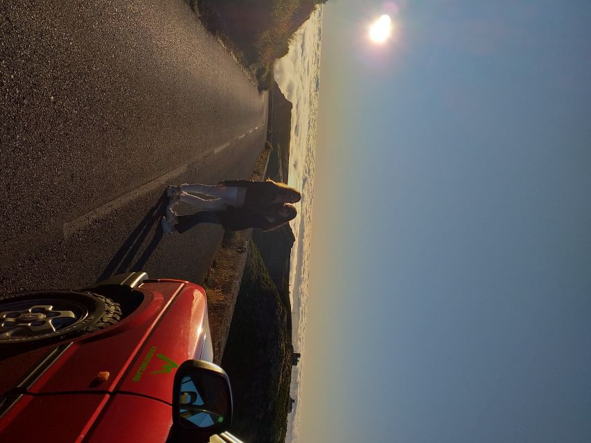 Pico do Arieiro: Private 4x4 Sunrise Trip with Hot Drinks - Sunrise Viewing with Hot Drinks, Blankets, and Chairs