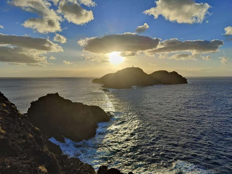 Porto Santo: Island Highlights 4x4 Tour with Hotel Transfers - Fonte da Areia: where the 4x4 turns into dune driving