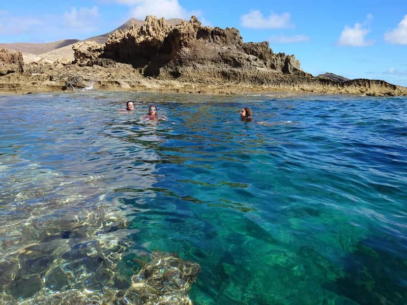 Porto Santo: Island Highlights 4x4 Tour with Hotel Transfers - Vila Baleira pass-by and the final 360-degree payoff