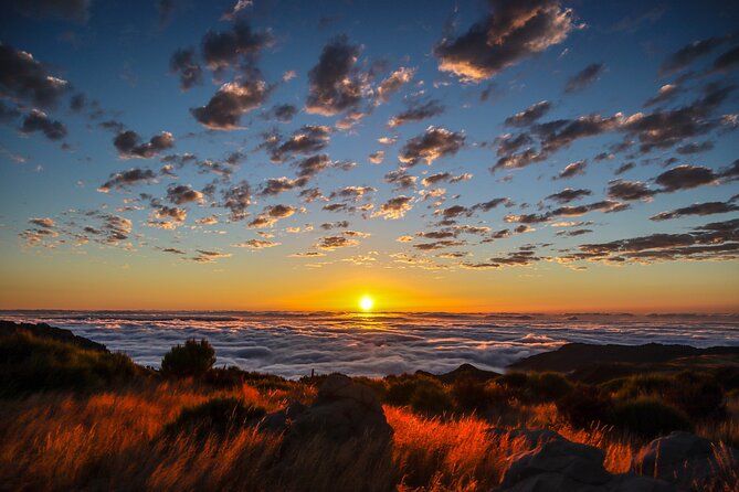 Private Sunrise Pico do Areeiro Half Day with easy levada walk - Bonus stop area: Machico on the route