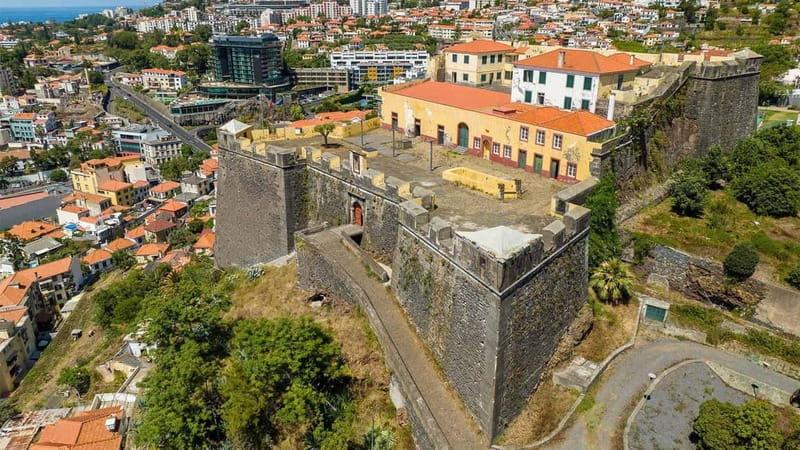 Private Vespa Tour Funchal & Câmara Lobos (3hrs) - Fortaleza de São João Baptista do Pico: a short stop that frames the whole coast