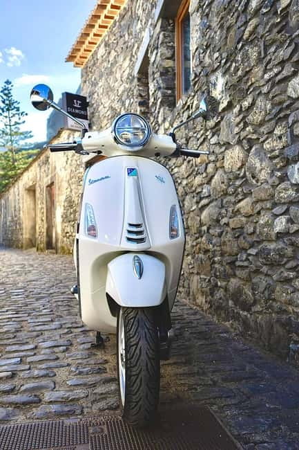 Private Vespa Tour Funchal & Câmara Lobos (3hrs) - Zona Velha in Funchal: walking the old town with a guide who speeds up your understanding
