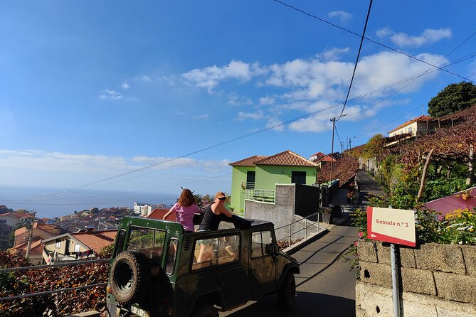 Real Life, Mountains & Sea Cliffs (Nun´s Valley View) - Half Day 4x4 Tour - Higher and higher: Fajã das Galinhas and viewpoints at 700 m