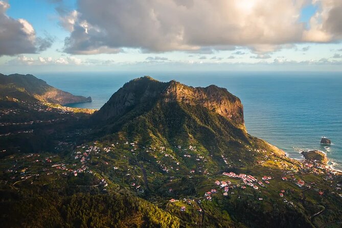 Santana / Typical Houses Tour - Stop 4: The Fortress of Faial and Penha de Águia’s Divider Rock